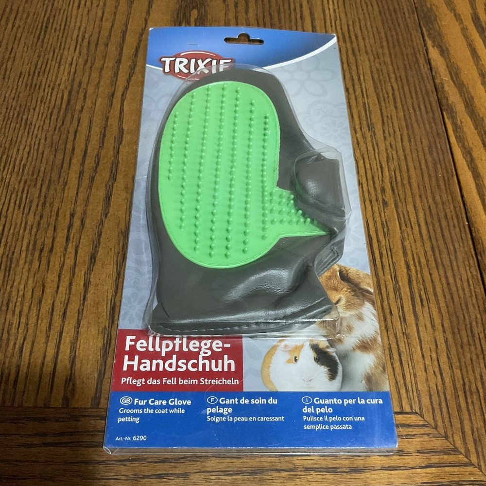 Trixie Fur Care Glove for furry animals pets